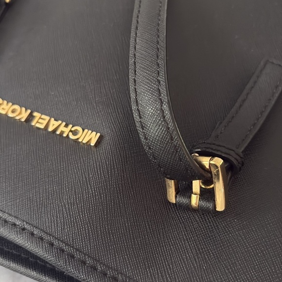 Jet Set Travel Large Saffiano Leather Tote Bag - Picture 7 of 13